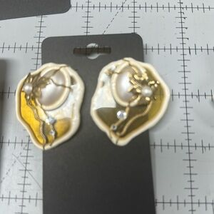 Gold & Cream Pearl Earrings